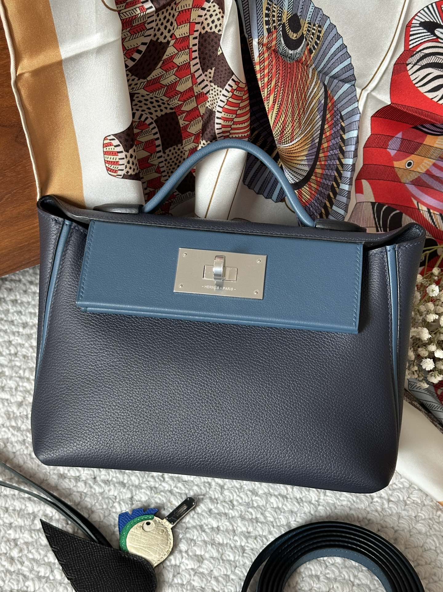 Hermes Kelly Mini 2424 21cm Handbag in Blue Nuit Mykonos Clemence Leather 